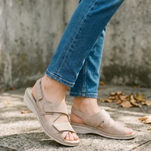 Sandalia confort Calzados Reno mod. 3009 de Piel en arena
