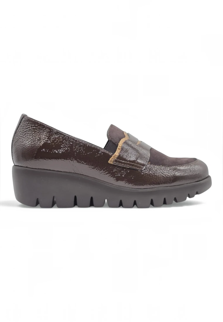 Mocasin cuña Wonders mod. A33360 de Charol en marron