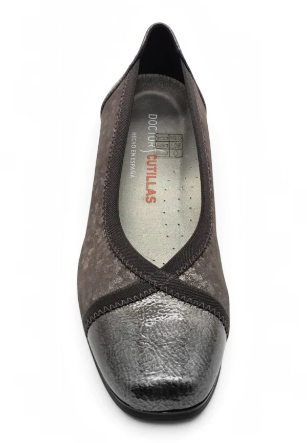 Zapato salón punta charol Dr. Cutillas mod. 81772 de Licra en marron - Imagen 4