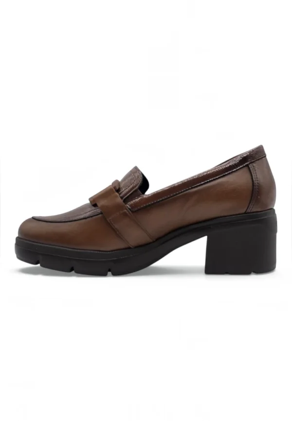 Mocasín tacón cuadrado Fluchos S.l. mod. F2518 de Piel en marron - Imagen 3