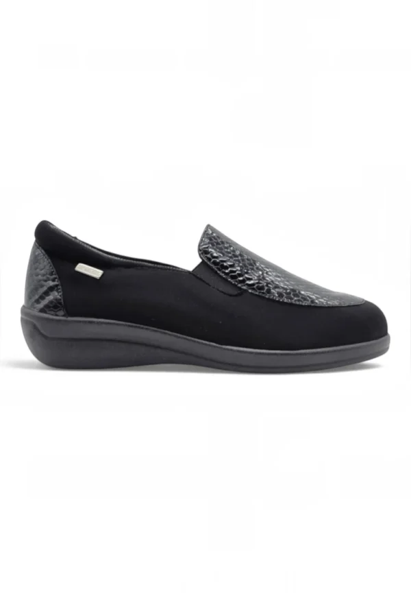 Mocasin impermeable Dr. Cutillas mod. 43530 de Charol en negro